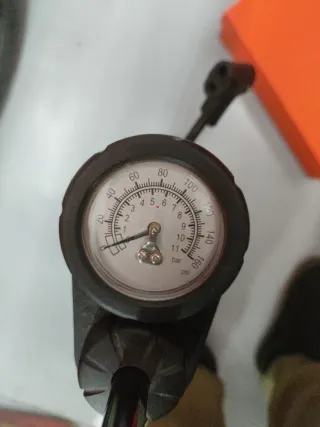 Bomba de pie para bicicleta