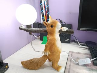 Lampada da tavolo comodino forma scoiattolo resina