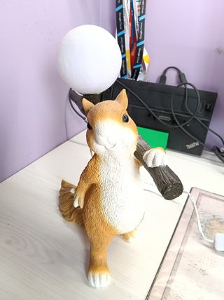 Lampada da tavolo comodino forma scoiattolo resina