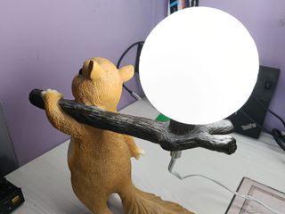 Lampada da tavolo comodino forma scoiattolo resina