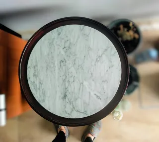 Mesa centro redonda madera y mármol