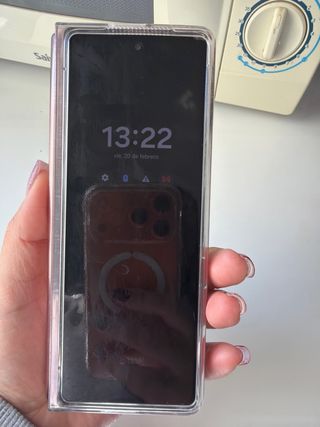 Samsung Galaxy Z Fold2 5G tiene una led en la pant