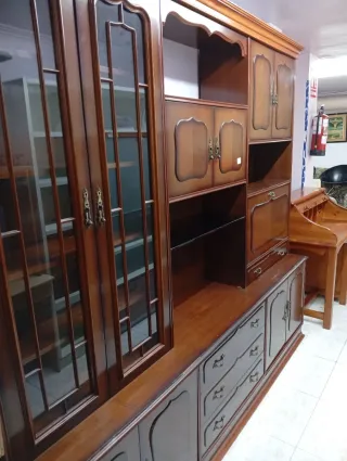 Mueble de salón madera y cristal