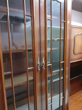 Mueble de salón madera y cristal