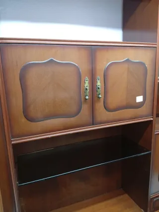 Mueble de salón madera y cristal