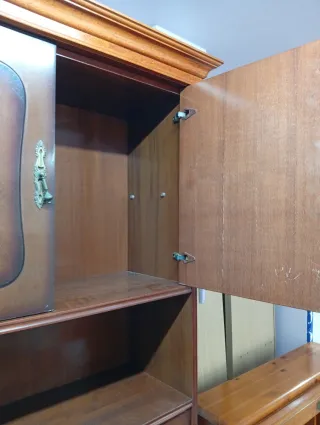 Mueble de salón madera y cristal