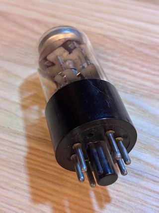 Válvula radio antigua UX7 7 pines baquelita