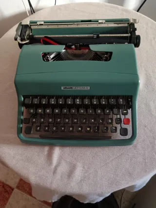 Máquina de escribir Olivetti Lettera 32