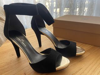 Zapatos de fiesta Gloria Ortiz negros y dorados