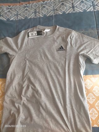 Camiseta Adidas gris nueva