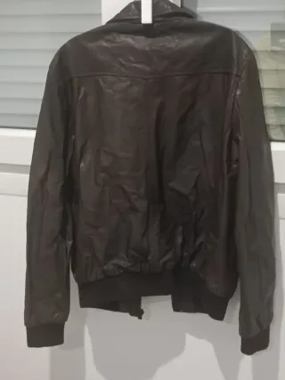 Cazadora de piel marrón