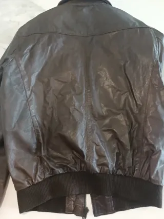 Cazadora de piel marrón