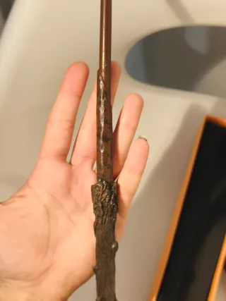 Caja con  Varita original Ollivanders Harry Potter