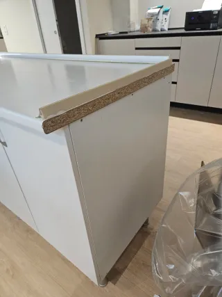 Bancada de cocina blanca