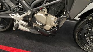 CFMOTO 300 NK Negra y Plateada