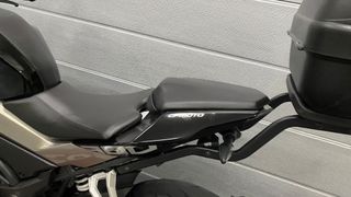 CFMOTO 300 NK Negra y Plateada