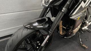 CFMOTO 300 NK Negra y Plateada