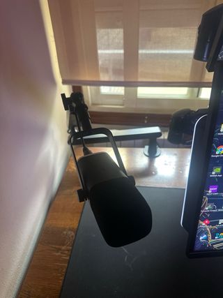 Micrófono Fifine con brazo y cable