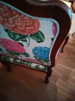 Butaca de tela con estampado floral