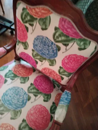 Butaca de tela con estampado floral