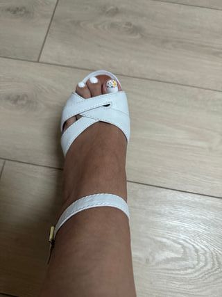 Sandalias Geox tacón blancas