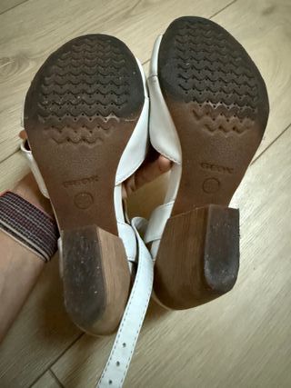 Sandalias Geox tacón blancas