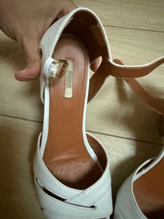 Sandalias Geox tacón blancas