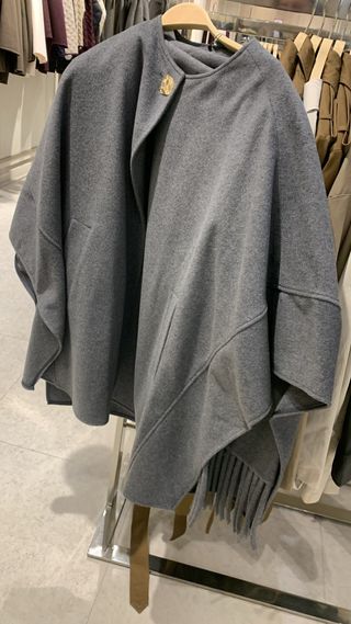 Capa gris con bufanda El Corte Inglés