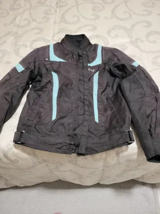 Chaqueta Moto Mujer Negra y Celeste