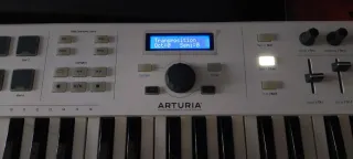 Teclado MIDI Arturia Keylab 61 Essential