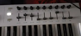 Teclado MIDI Arturia Keylab 61 Essential