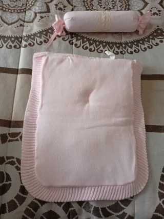 Funda capazo y rulo bebé rosa
