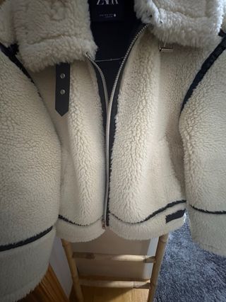 Cazadora borreguito Zara