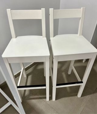 URGE: Mesa alta de metal y madera, con 3 taburetes