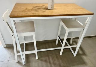 URGE: Mesa alta de metal y madera, con 3 taburetes