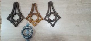 Lote de 3 aldabas y 1 llamador