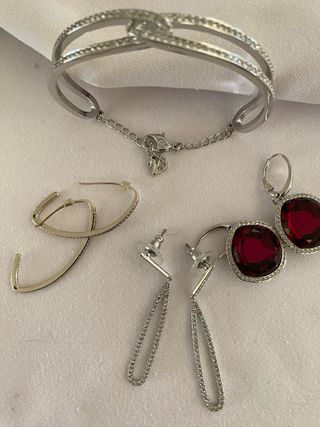 Conjunto Pulsera y Pendientes Swarovski