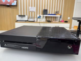 Xbox One Negra mando y clables 3años garantia