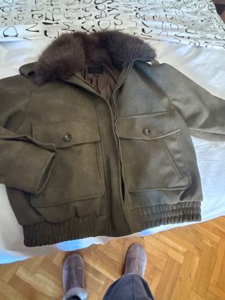Cazadora Zara Verde Militar con Cuello Pelo