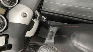 Yamaha XMAX 125 Scooter Negra y Blanca