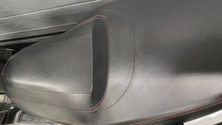 Yamaha XMAX 125 Scooter Negra y Blanca