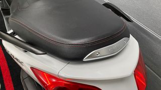 Yamaha XMAX 125 Scooter Negra y Blanca