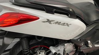 Yamaha XMAX 125 Scooter Negra y Blanca