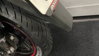 Yamaha XMAX 125 Scooter Negra y Blanca