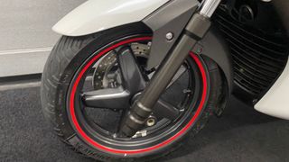 Yamaha XMAX 125 Scooter Negra y Blanca