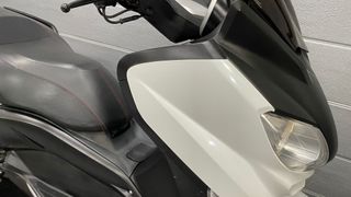 Yamaha XMAX 125 Scooter Negra y Blanca