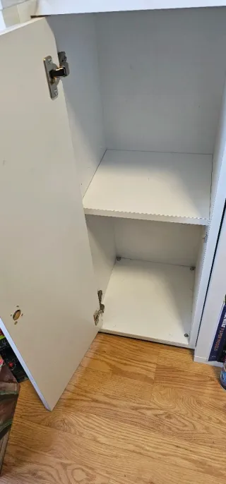 Expositor cristal y mueble de madera