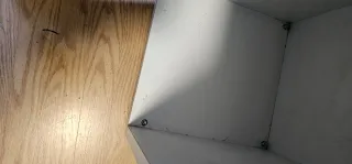 Expositor cristal y mueble de madera