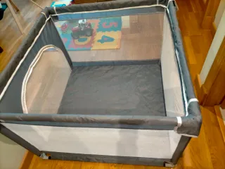 Parque infantil, alfombra y 100 bolas