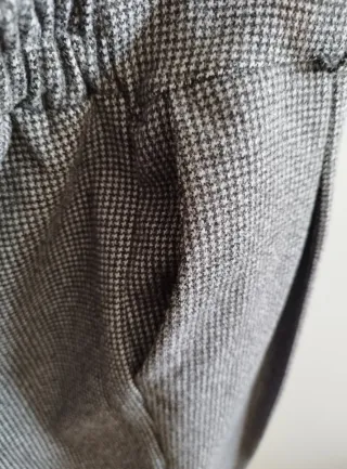 Pantalón ancho , tejido  cálido, talla entre 40-42